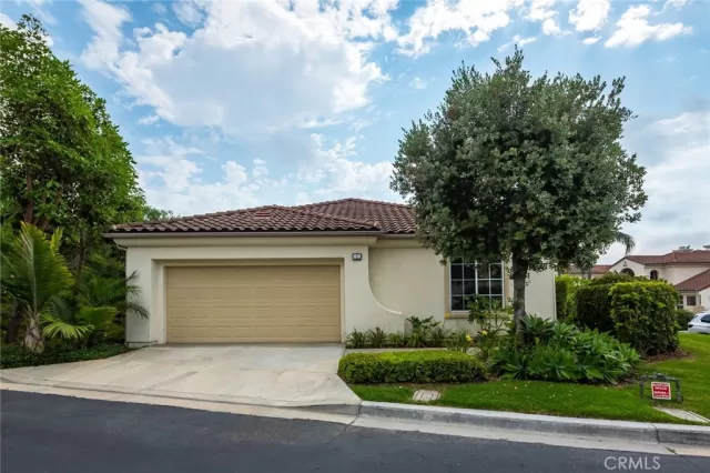 MLS: OC24142387 Condo For Sale