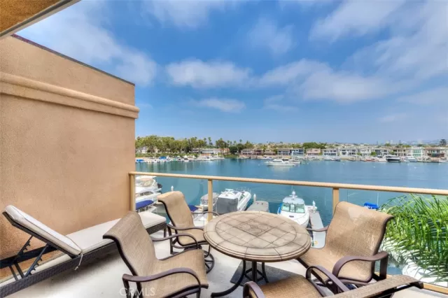 MLS: OC24143117 Condo For Sale