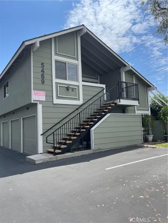 MLS: OC24144596 Condo For Sale