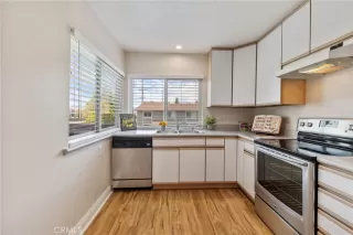 Photo #5: OC24144596 Listing 