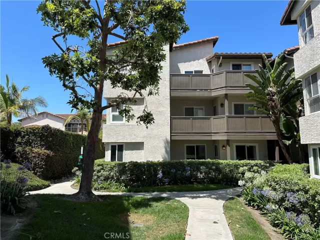 MLS: OC24146064 Condo For Sale