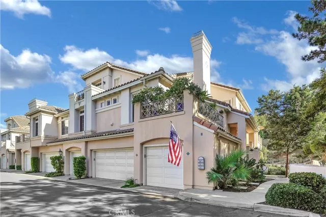 MLS: OC24147166 Condo For Sale