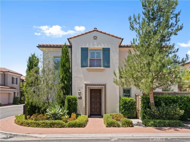 MLS: OC24147469 Condo For Sale