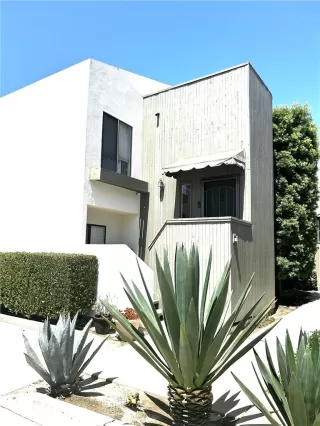 More Details about MLS # OC24147585 : 2336 ELDEN AVENUE APT D