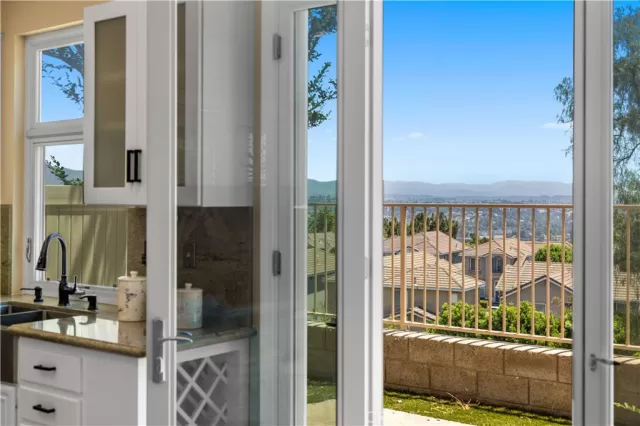 MLS: OC24148637 Condo For Sale