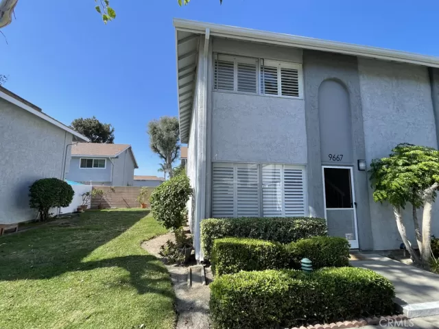 MLS: OC24148649 Condo For Sale