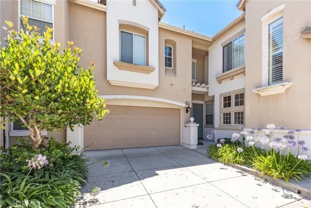 MLS: OC24148671 Condo For Sale