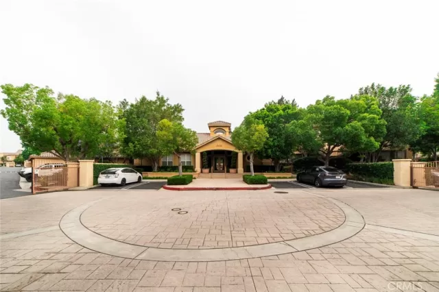 MLS: OC24148719 Condo For Sale