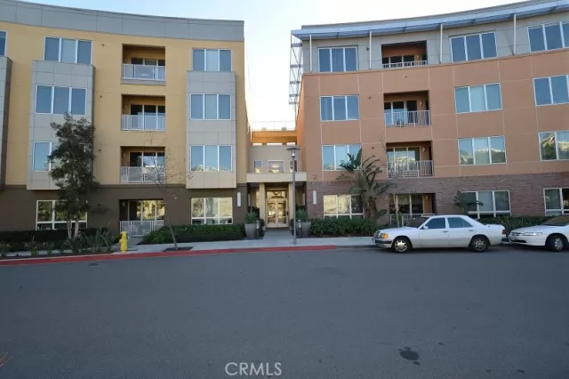 MLS: OC24149533 Condo For Sale