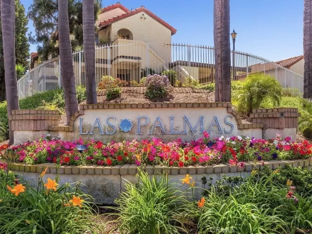 MLS: OC24149674 Condo For Sale