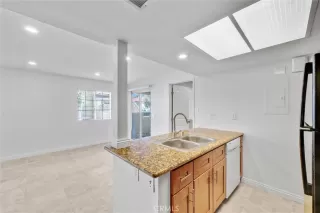 Photo #5: OC24150710 Listing