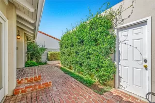 Photo #3: OC24151136 Listing 