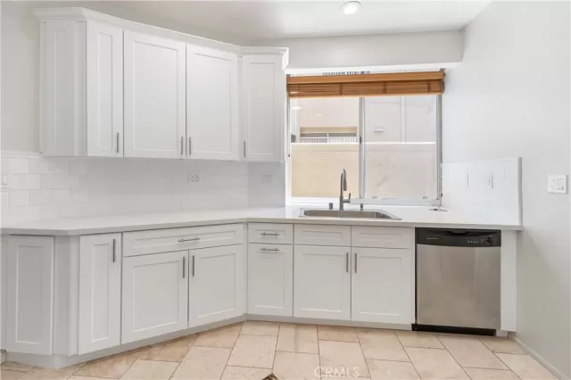 MLS: OC24152141 Condo For Sale