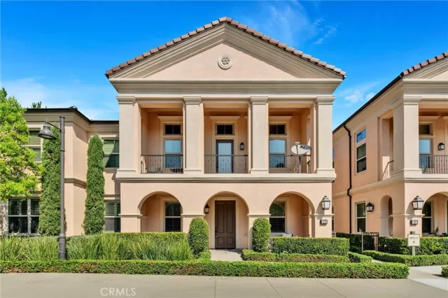 MLS: OC24152377 Condo For Sale