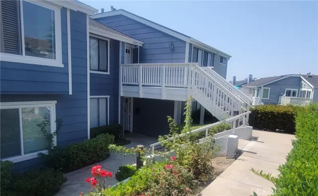 MLS: OC24152442 Condo For Sale