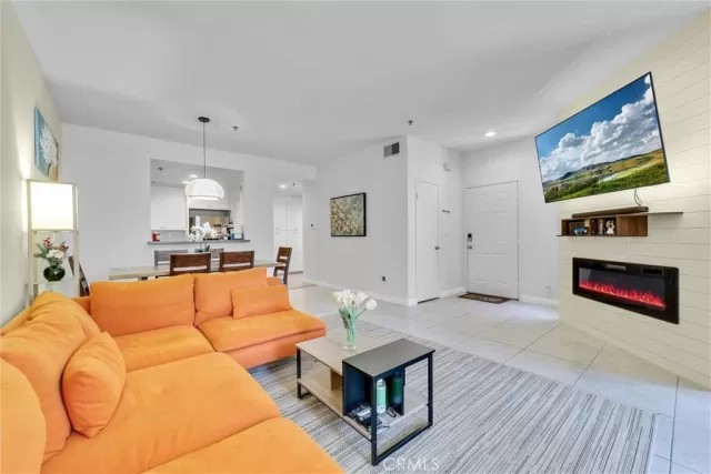 MLS: OC24152903 Condo For Sale