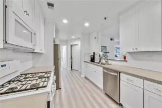 Photo #5: OC24152903 Listing 