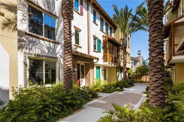 MLS: OC24152945 Condo For Sale