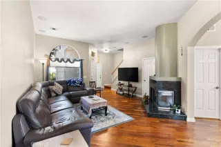 Photo #2: OC24153423 Listing