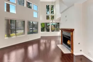 Photo #3: OC24153458 Listing 