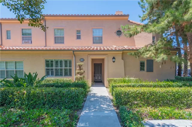 MLS: OC24153691 Condo For Sale