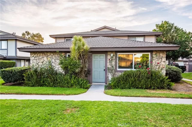 MLS: OC24153717 Condo For Sale