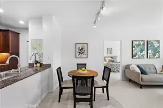 Photo #4: OC24154402 Listing 