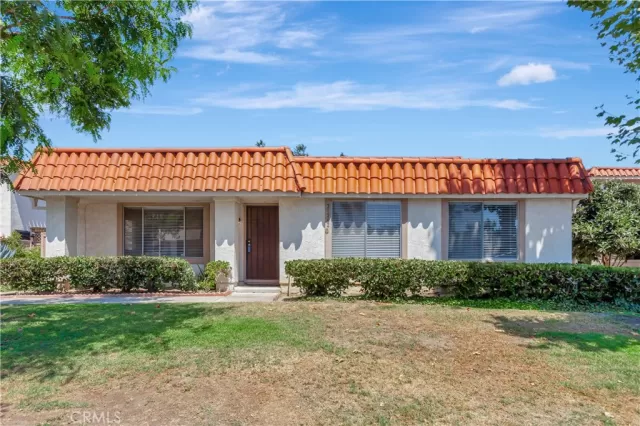 MLS: OC24154558 Condo For Sale