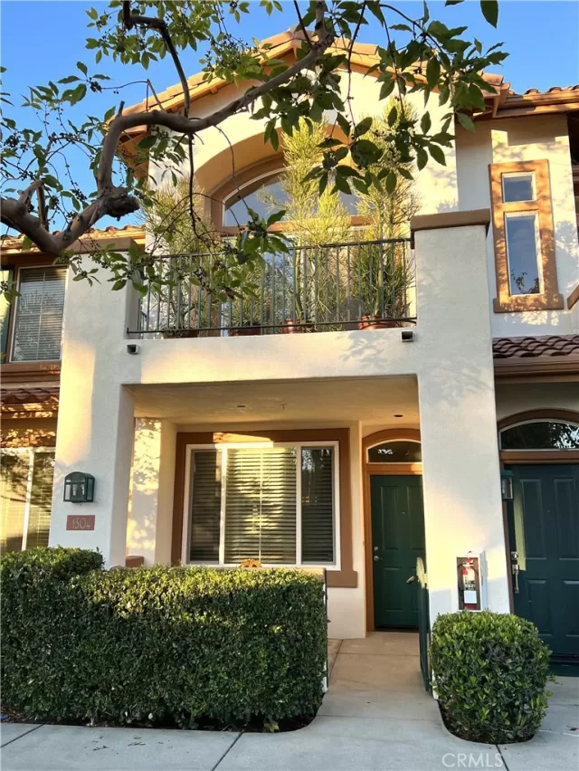 MLS: OC24154685 Condo For Sale