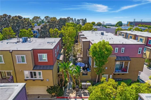 MLS: OC24154885 Condo For Sale