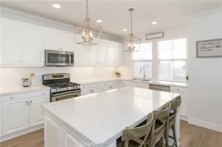 Photo #3: OC24156101 Listing 