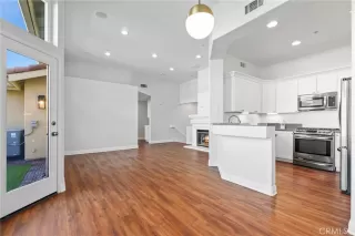 Photo #3: OC24156611 Listing