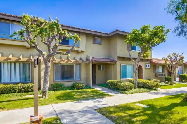 MLS: OC24156748 Condo For Sale