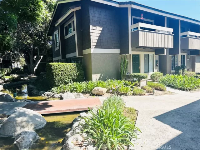 MLS: OC24157299 Condo For Sale