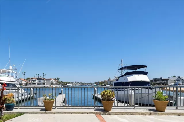 MLS: OC24157606 Condo For Sale