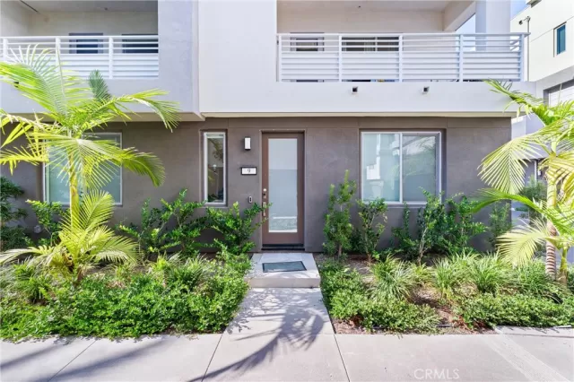 MLS: OC24157922 Condo For Sale