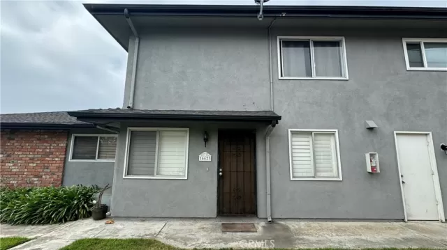 MLS: OC24157951 Condo For Sale