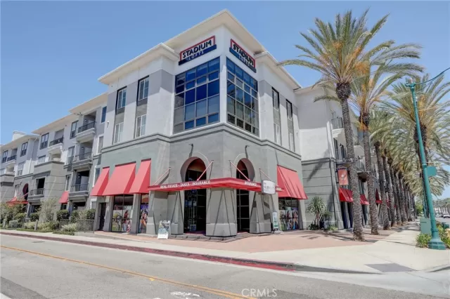 MLS: OC24158139 Condo For Sale