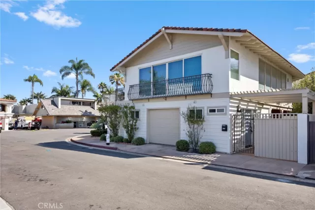 MLS: OC24159601 Condo For Sale