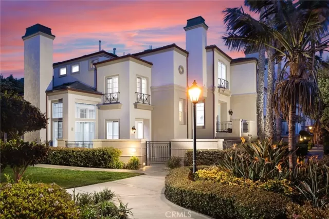 MLS: OC24160311 Condo For Sale