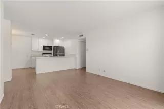 Photo #4: OC24160879 Listing