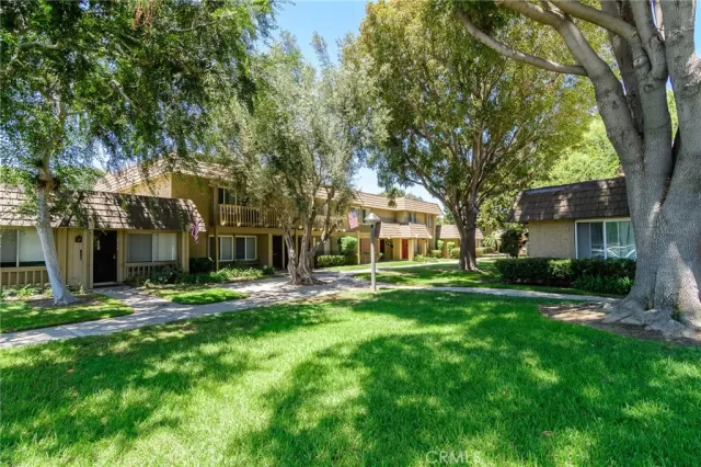 MLS: OC24161018 Condo For Sale