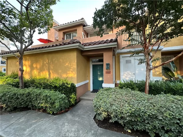 MLS: OC24161376 Condo For Sale