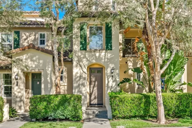 MLS: OC24162199 Condo For Sale