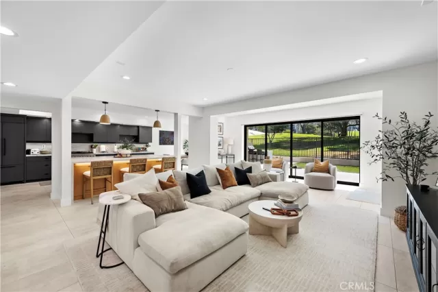 MLS: OC24162473 Condo For Sale