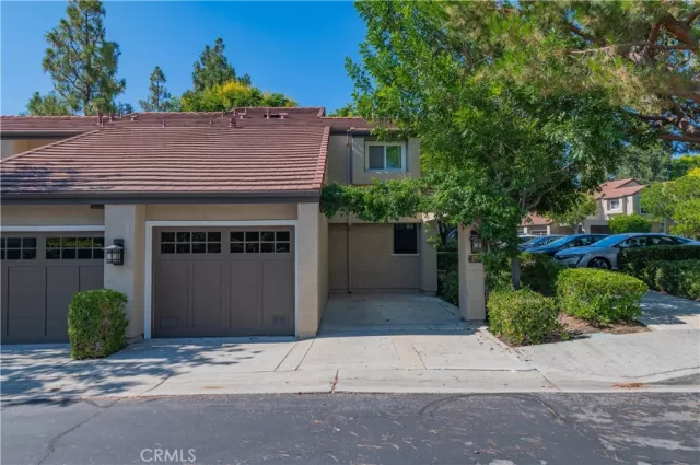 MLS: OC24162903 Condo For Sale