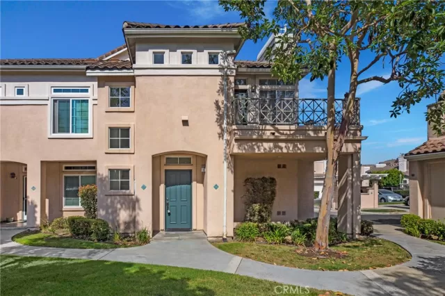 MLS: OC24162928 Condo For Sale