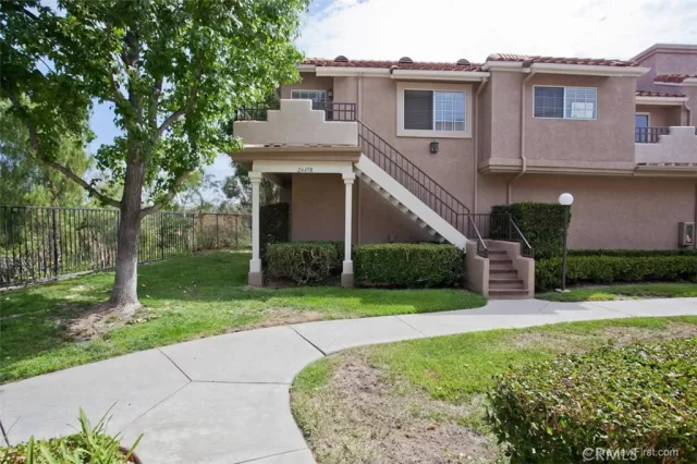 MLS: OC24163106 Condo For Sale