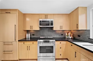 Photo #2: OC24163378 Listing 