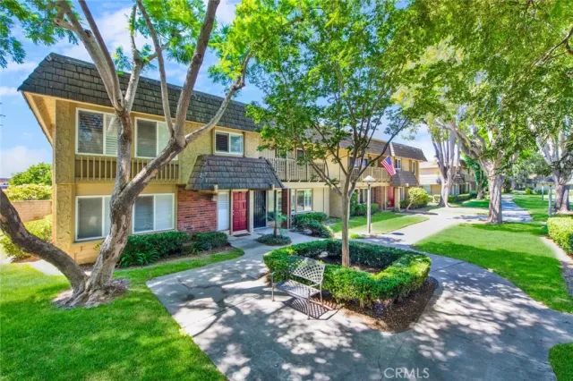 MLS: OC24164767 Condo For Sale